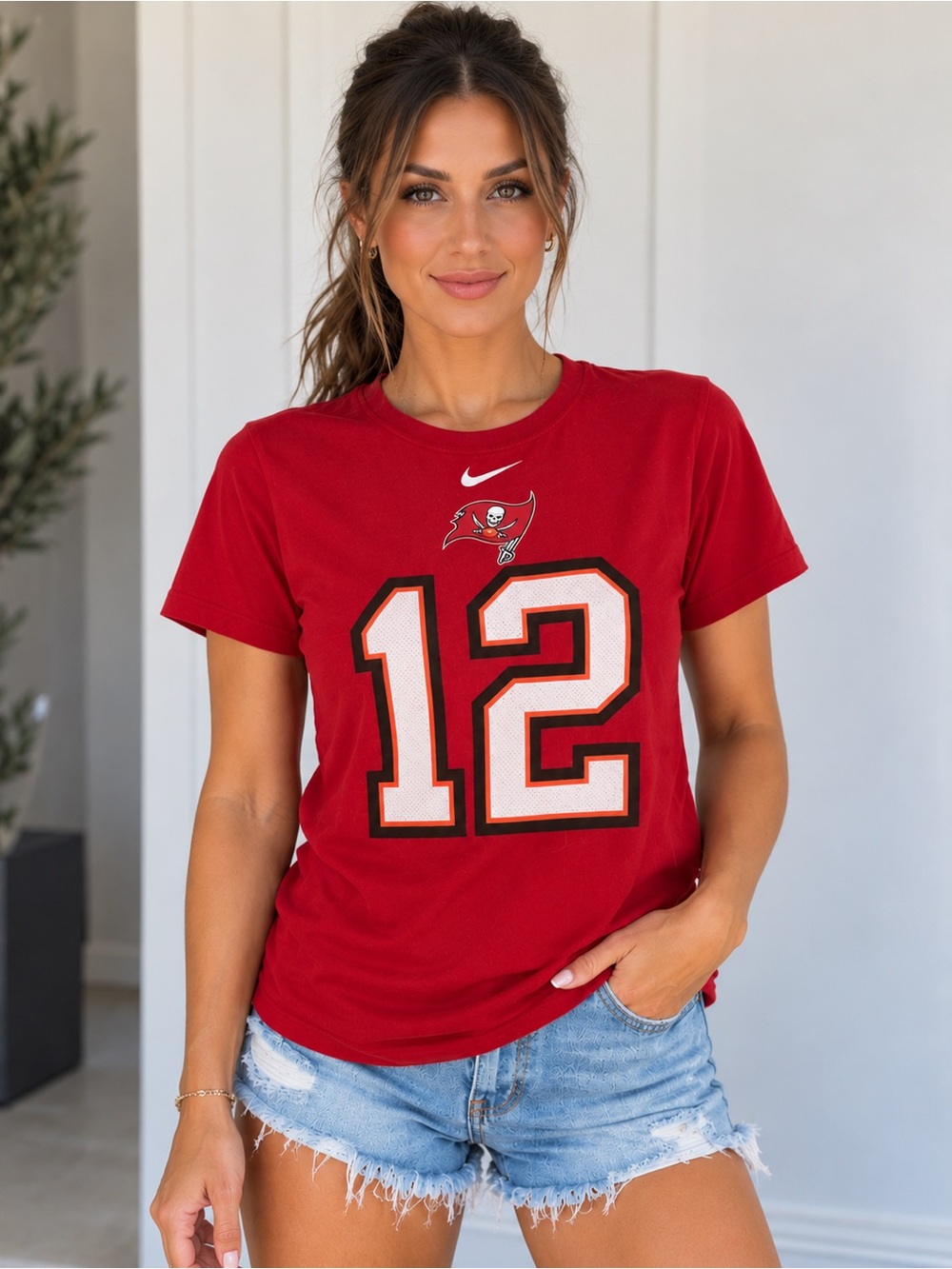Women’s Nike Tampa Bay Buccaneers Tom Brady #12 Red Tee Size M
